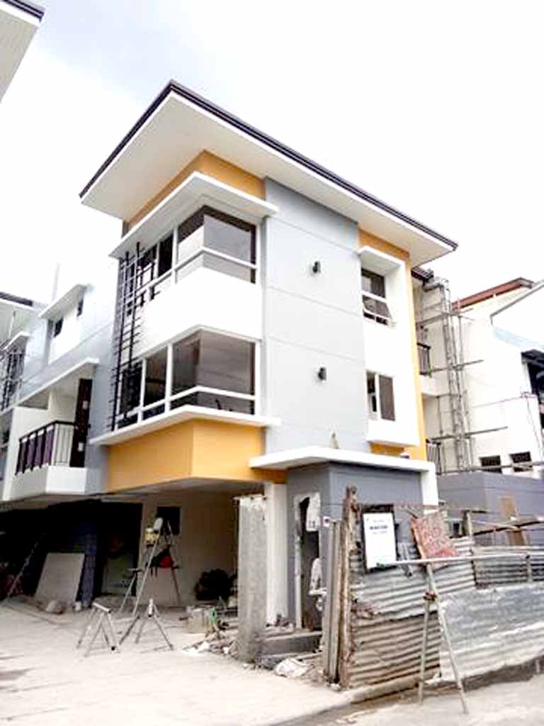 Elegant 4 Bedroom Townhouse in West Fairview Commonwealth Quezon City