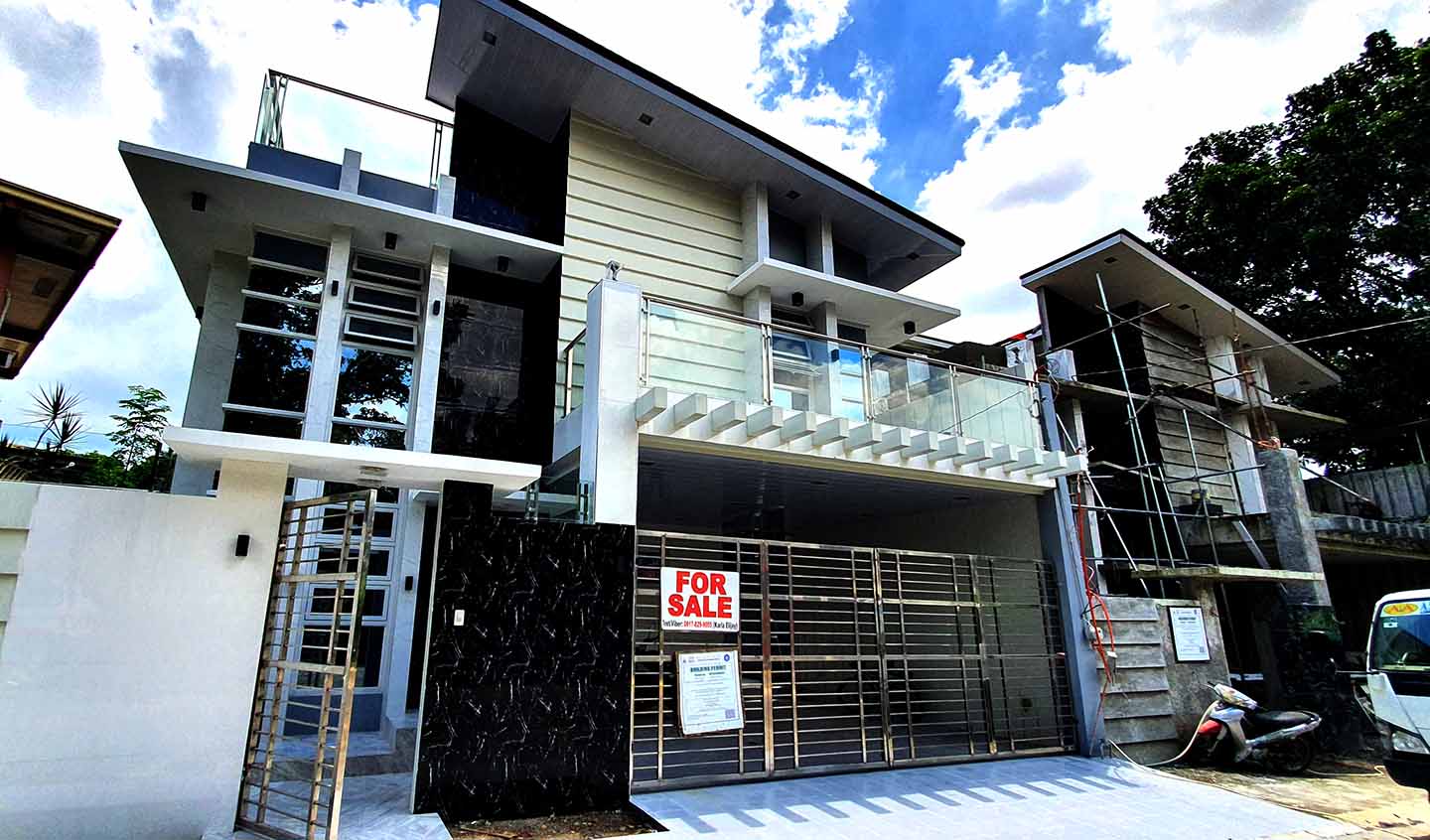 Swimming Pool House and Lot in Filinvest Batasan near Commonwealth